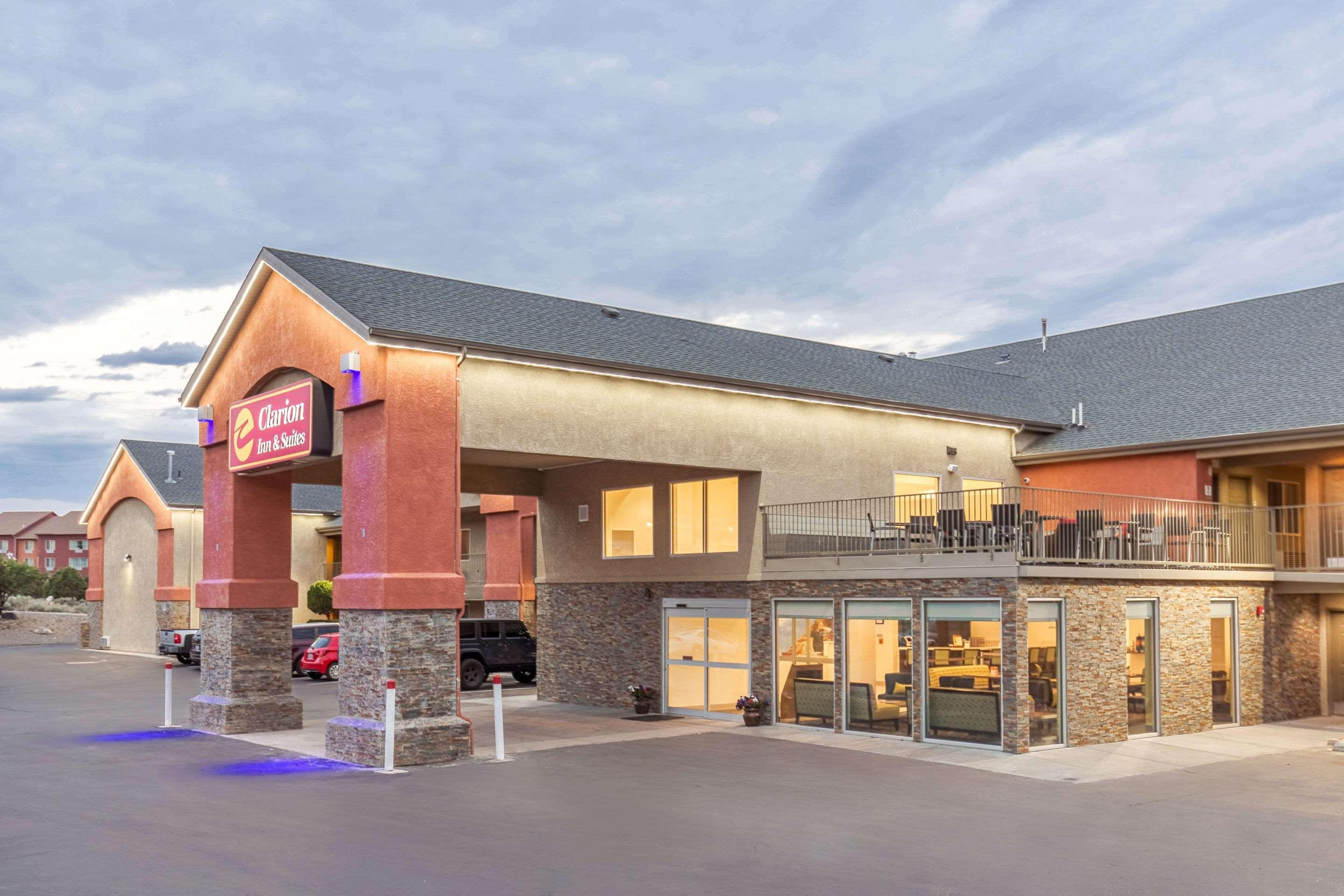Wingate By Wyndham Cedar Stadt Exterior foto