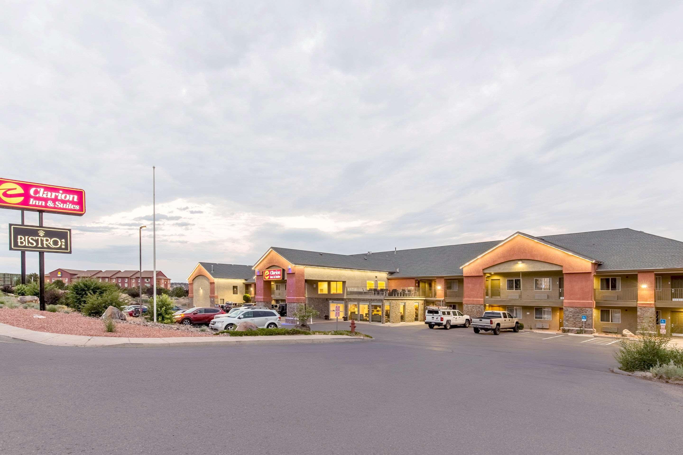 Wingate By Wyndham Cedar Stadt Exterior foto