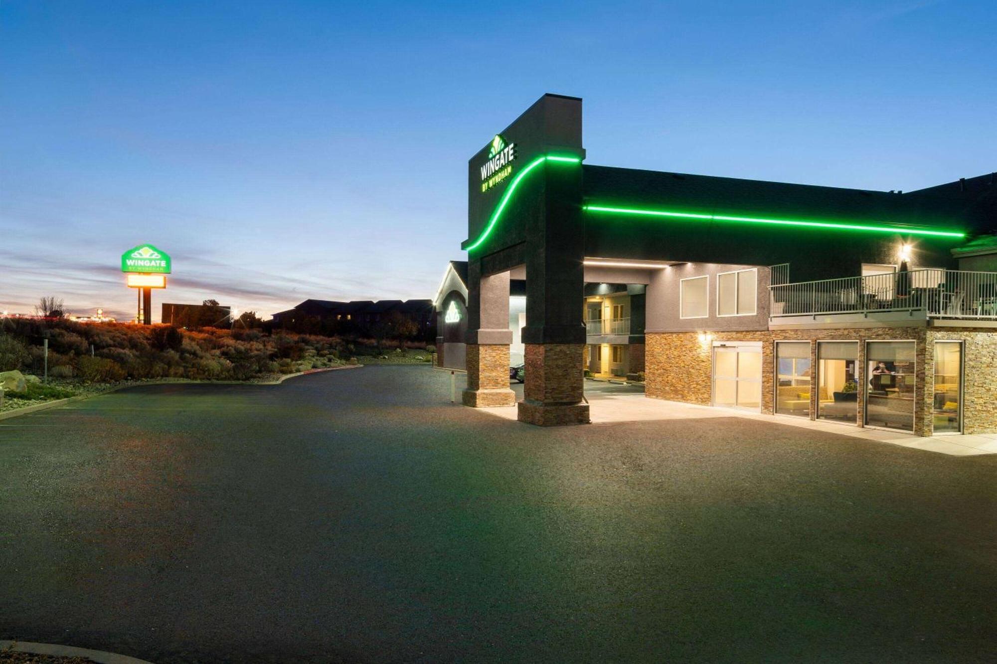Wingate By Wyndham Cedar Stadt Exterior foto