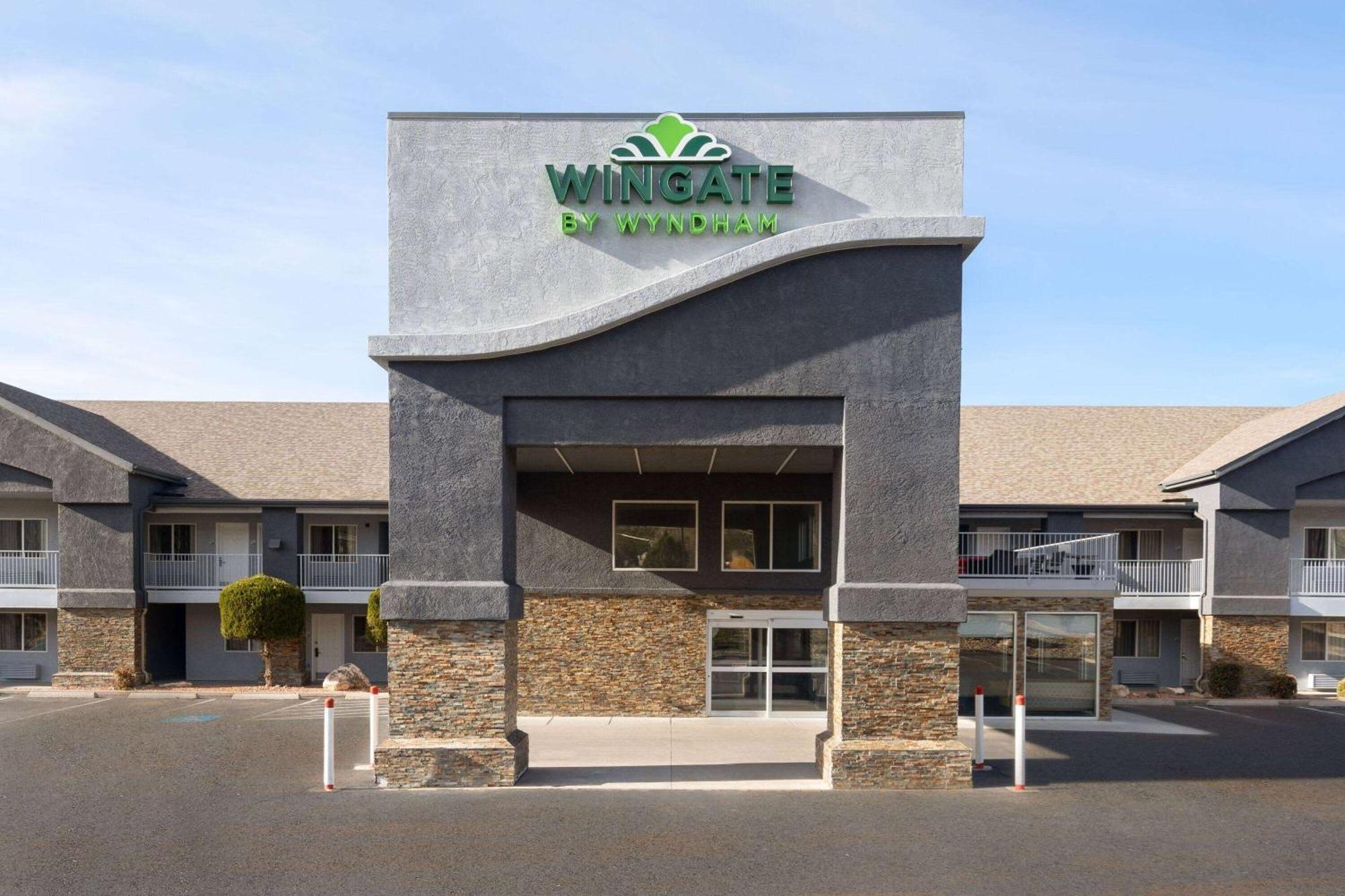 Wingate By Wyndham Cedar Stadt Exterior foto