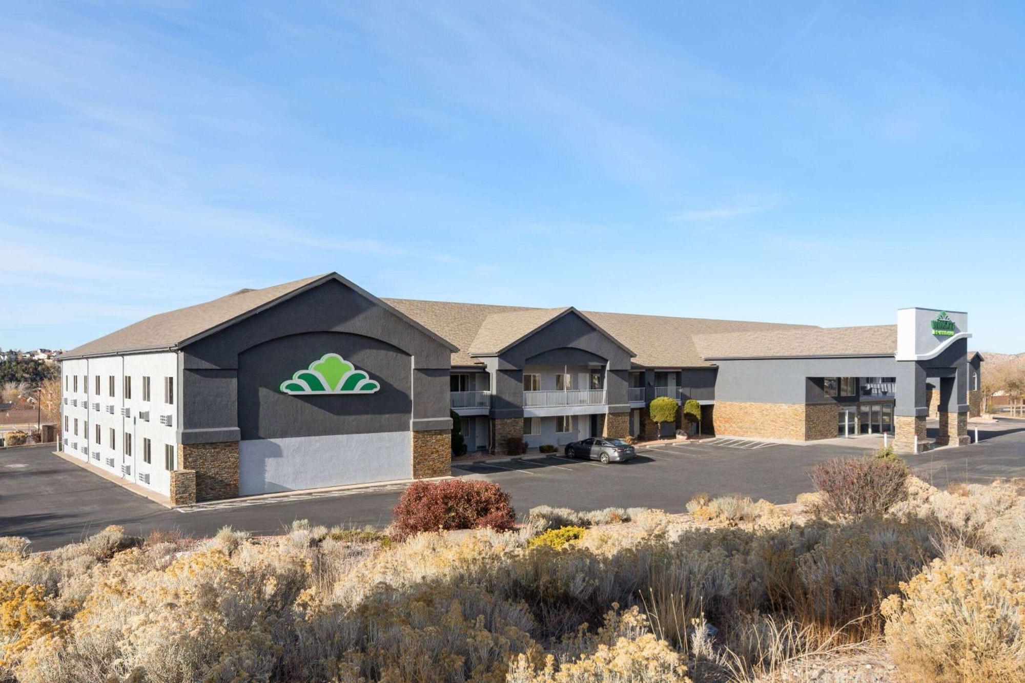 Wingate By Wyndham Cedar Stadt Exterior foto